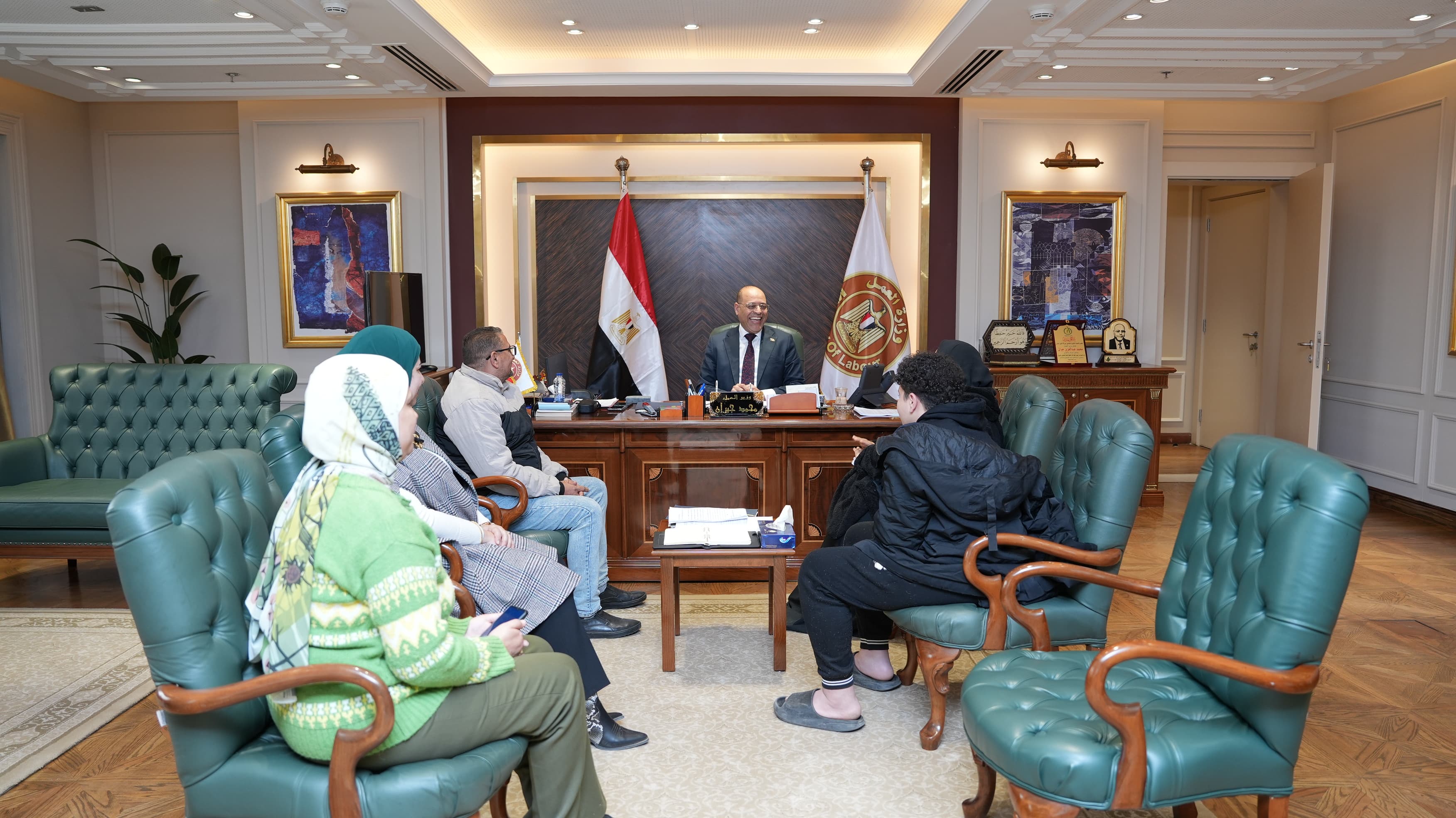 وزير القوى العامله 